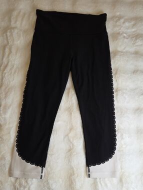 Athleta Black And White Capri Leggings